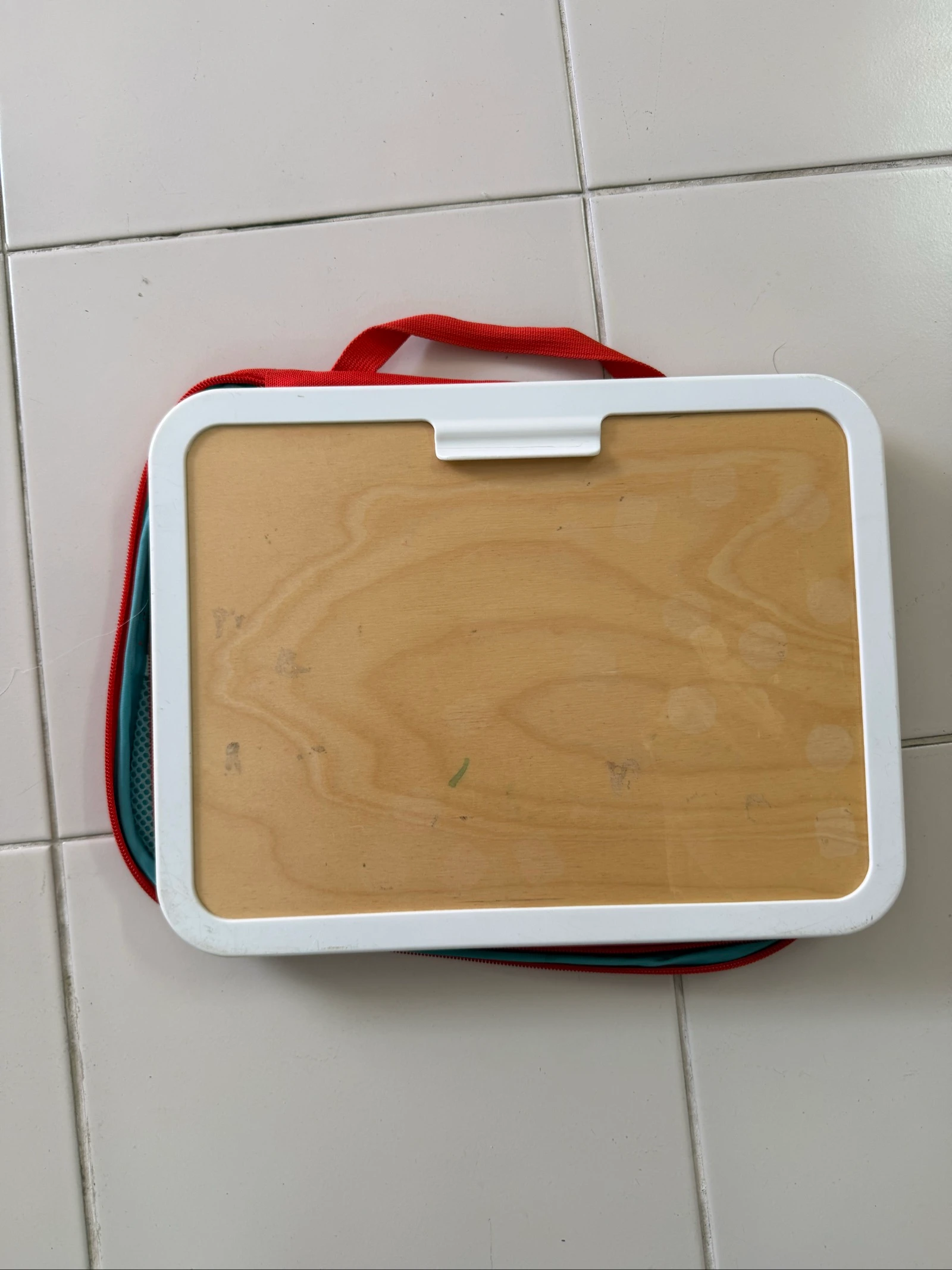 Estojo portátil para desenhar / Mallette de dessin portable
